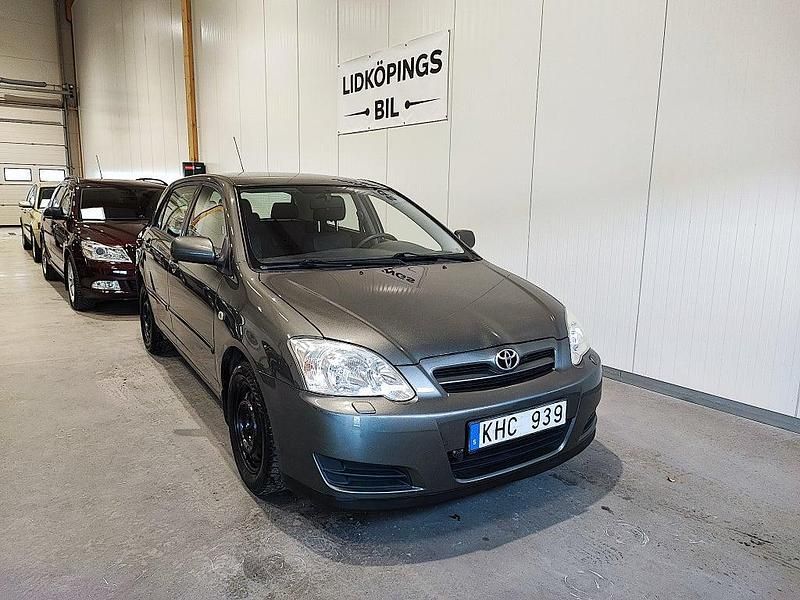 Begagnad Toyota Corolla 110 HK (80 kW) 2006 Grå Halvkombi