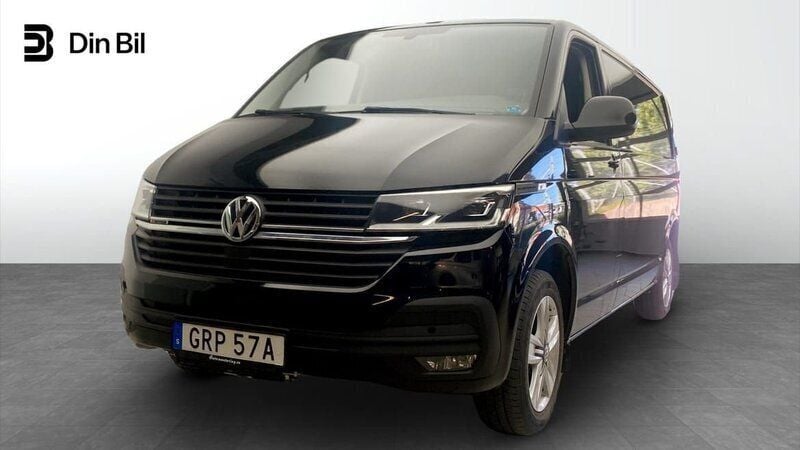 Svart (deep black pärleffekt) Begagnad 2020 VW T6.1 Van | 489 900 kr (Marknadspris) - Bild 1/4