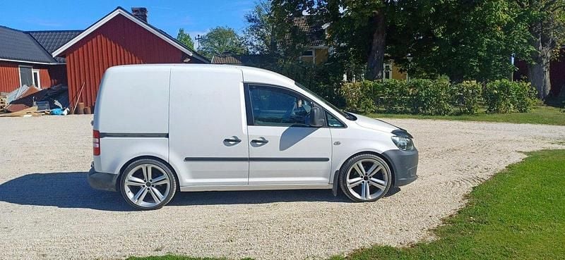 Vit Begagnad 2012 VW Caddy Minibuss | 109 000 kr (Dyr) - Bild 1/4