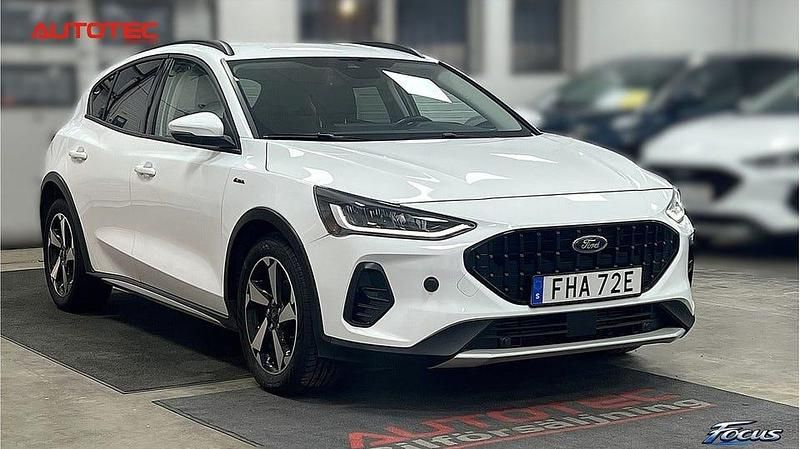 Begagnad Ford Focus Business Edition 125 HK (91 kW) 2023 Vit Halvkombi