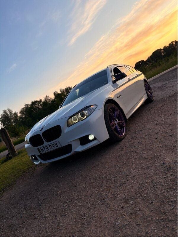 Vit Begagnad 2013 BMW 525 M Sport Kombi | 139 000 kr (Marknadspris) - Bild 1/4