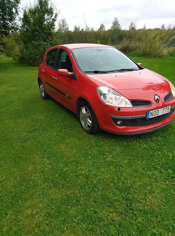 Röd Begagnad 2008 Renault Clio R.S. Halvkombi | 32 500 kr (Bra pris) - Bild 1/4