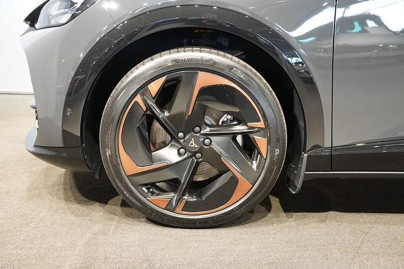 Begagnad Cupra Tavascan VZ 253 kW (344 HK) 2024 Grå SUV