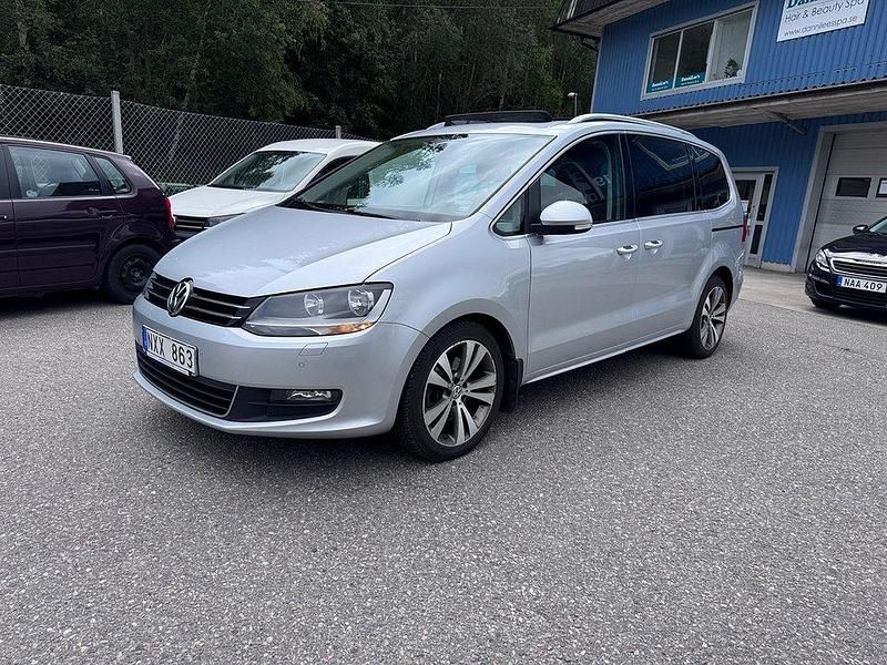 Silver Begagnad 2013 VW Sharan Minibuss | 184 900 kr (Dyr) - Bild 1/4