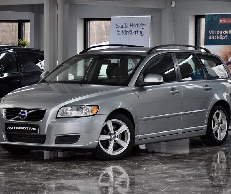Silver Begagnad 2011 Volvo V50 Kinetic Kombi | 39 900 kr (Bra pris) - Bild 1/4
