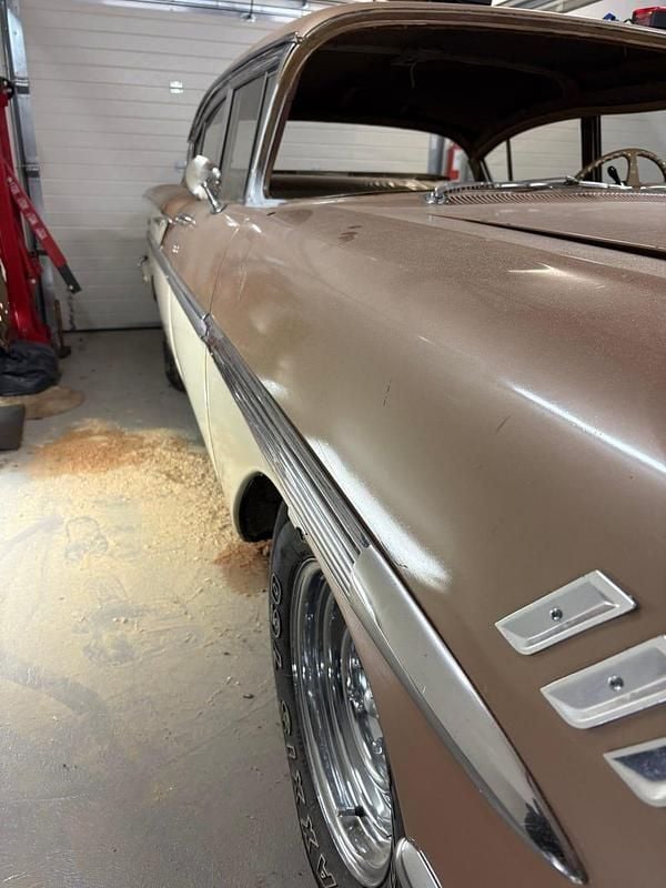 Tvåfärgad Begagnad 1958 Chevrolet Bel Air Sedan | 180 000 kr - Bild 1/4