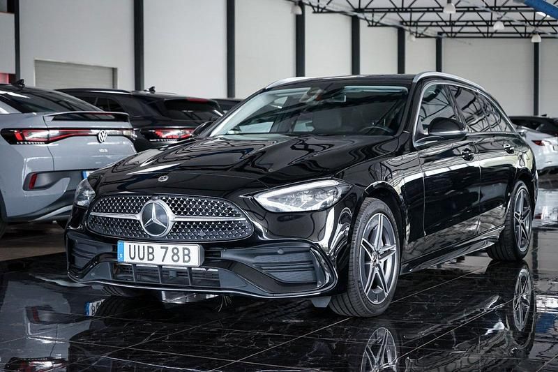 Svart Begagnad 2022 Mercedes C300e AMG Kombi | 359 500 kr (Lite dyr) - Bild 1/4