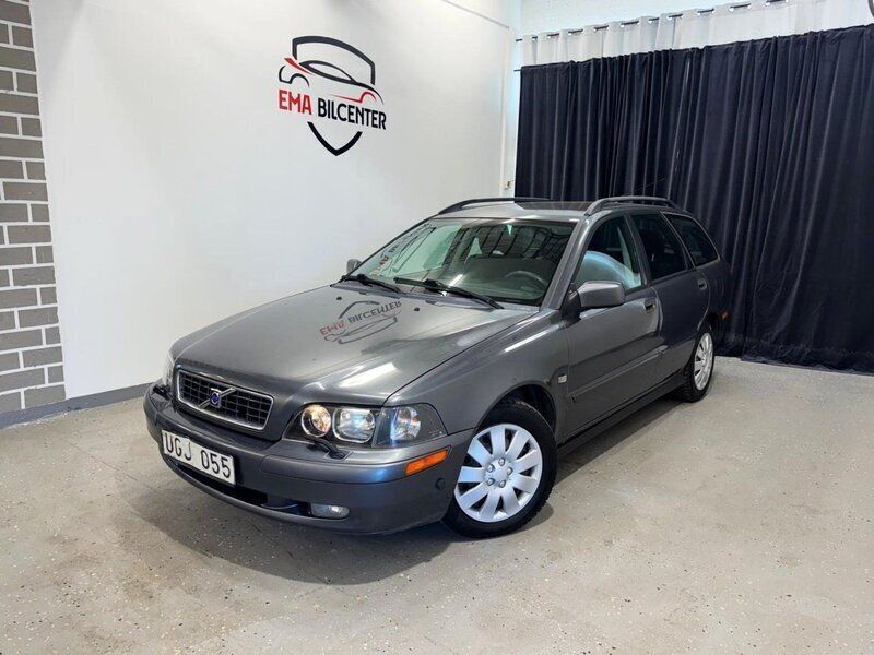 Grå Begagnad 2003 Volvo V40 Kombi | 19 900 kr (Marknadspris) - Bild 1/4