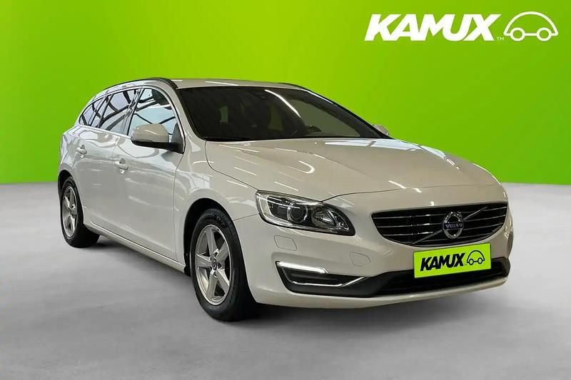 Vit Begagnad 2016 Volvo V60 Momentum Kombi | 189 800 kr (Marknadspris) - Bild 1/4