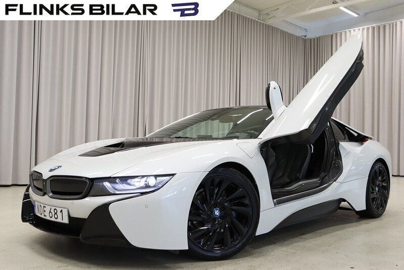 Vit Begagnad 2016 BMW i8 Sportkupé | 599 900 kr - Bild 1/4