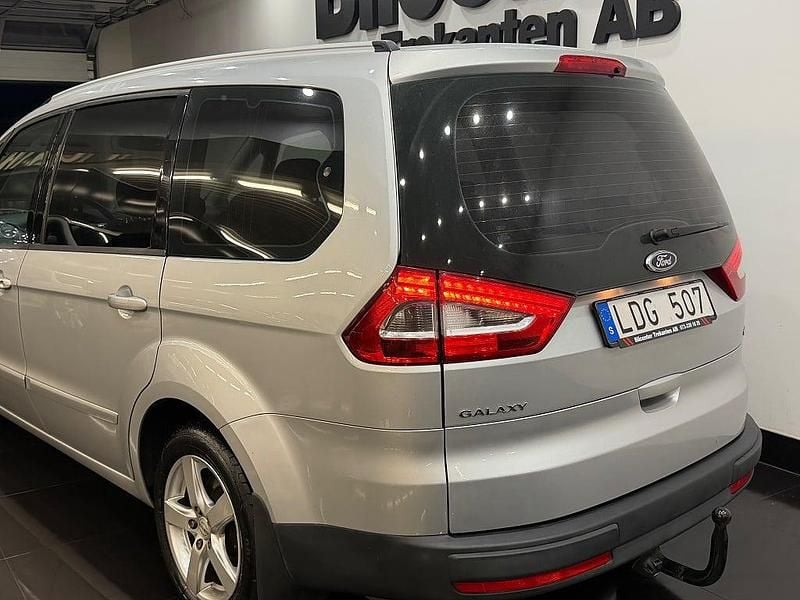Begagnad Ford Galaxy Trend 145 HK (106 kW) 2010 Grå Minibuss