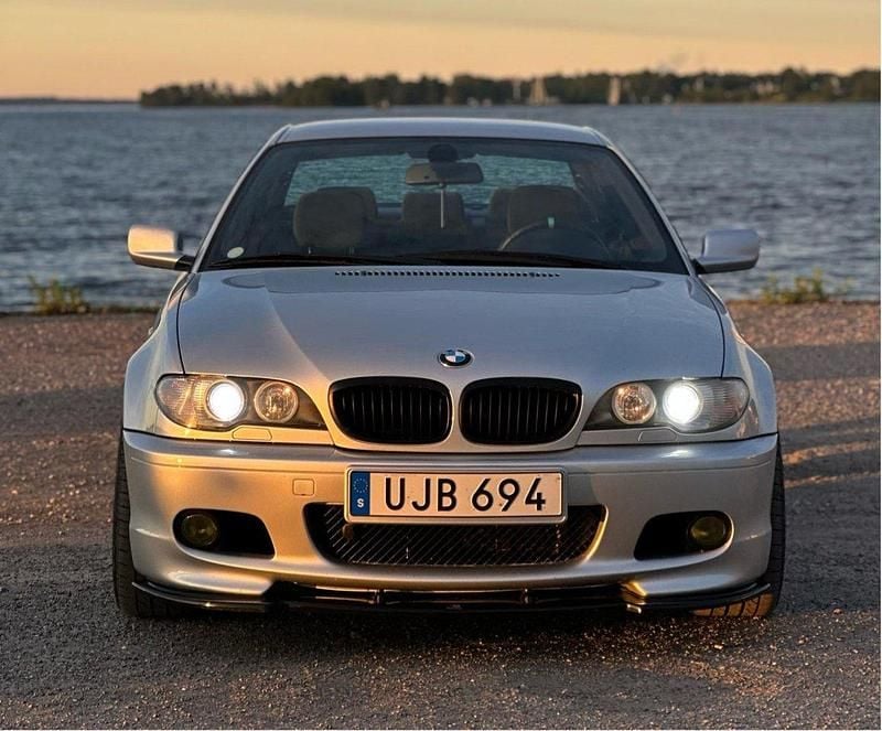 Grå Begagnad 2004 BMW 325 M Sport Sportkupé | 110 000 kr (Dyr) - Bild 1/4