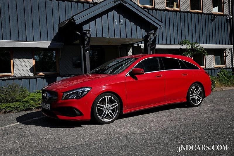Röd Begagnad 2018 Mercedes CLA200 Shooting Brake AMG Kombi | 229 900 kr (Marknadspris) - Bild 1/4