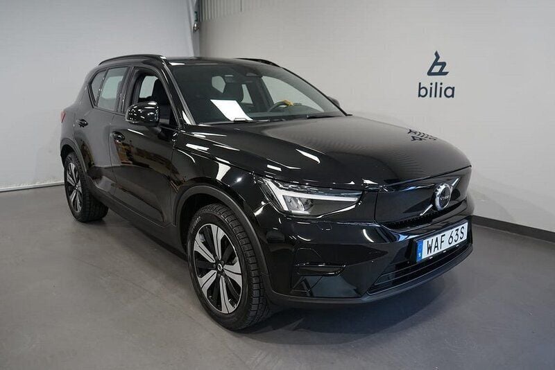 Svart Begagnad 2022 Volvo XC40 Core SUV | 339 900 kr - Bild 1/3