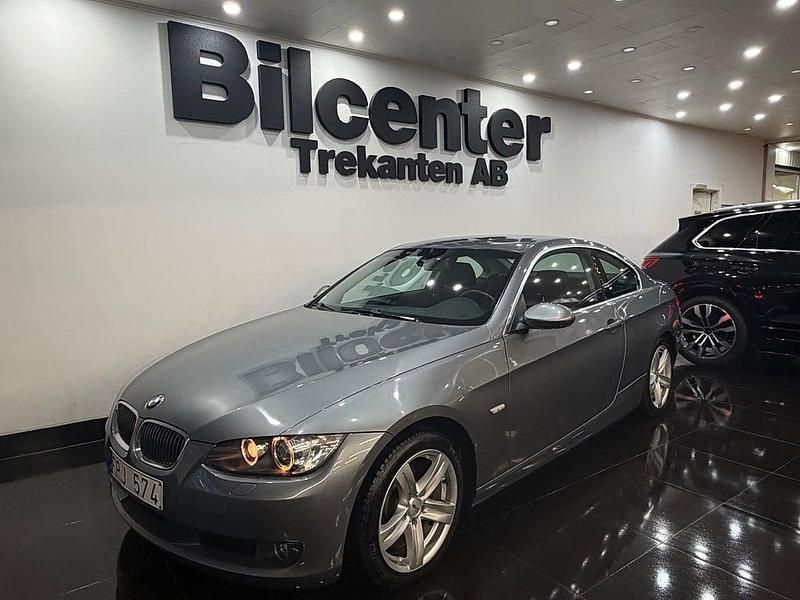 Begagnad BMW 325 218 HK (160 kW) 2007 Grå Sportkupé