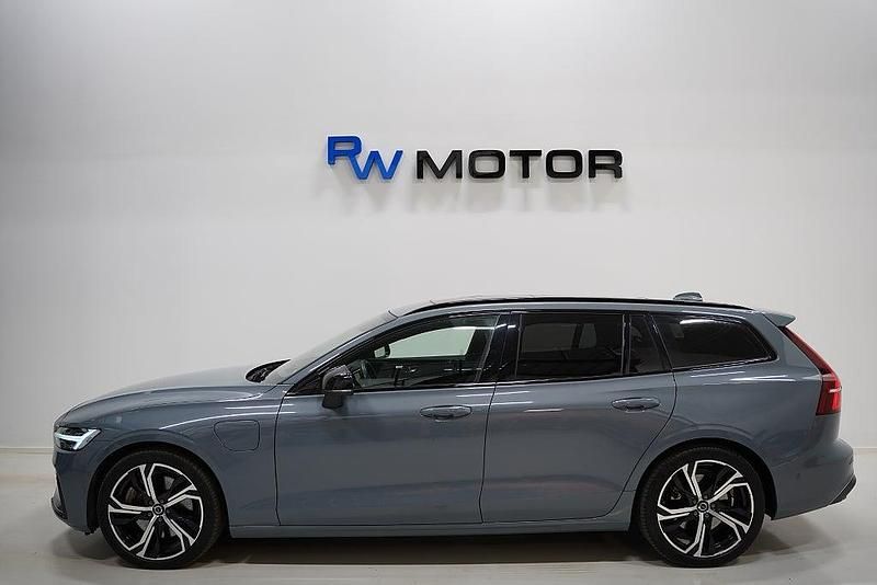 Begagnad Volvo V60 Ultimate 349 HK (256 kW) 2022 Grå Kombi