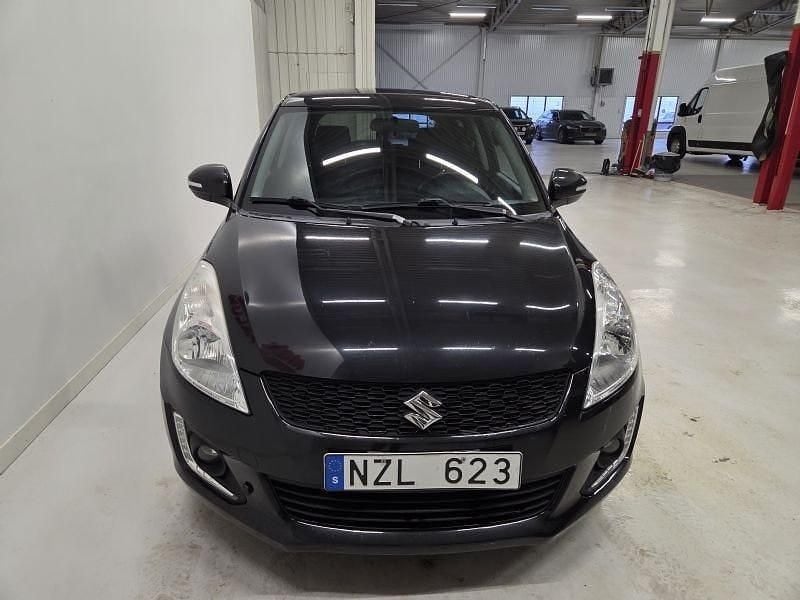 Begagnad Suzuki Swift 94 HK (69 kW) 2013 Svart Halvkombi