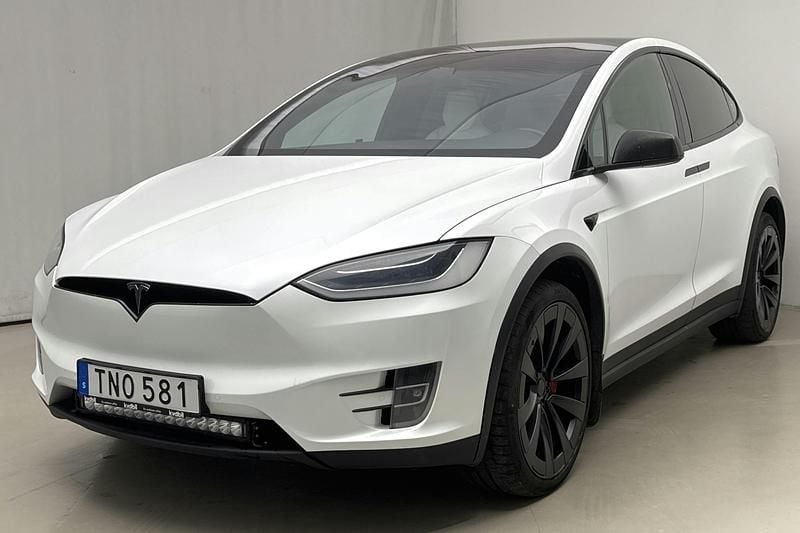 Vit Begagnad 2019 Tesla Model X Performance SUV | 380 000 kr (Marknadspris) - Bild 1/4