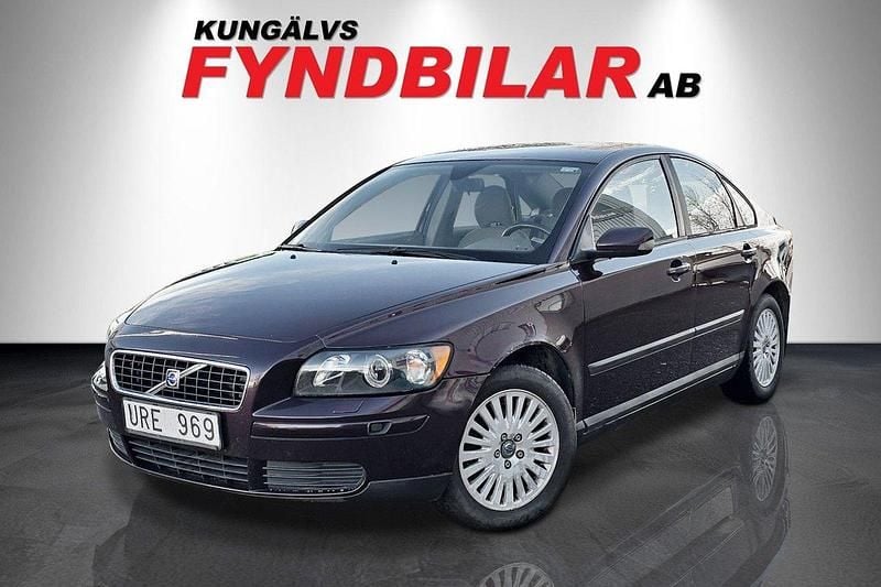 Mörkröd Begagnad 2003 Volvo S40 Sedan | 24 900 kr (Marknadspris) - Bild 1/4