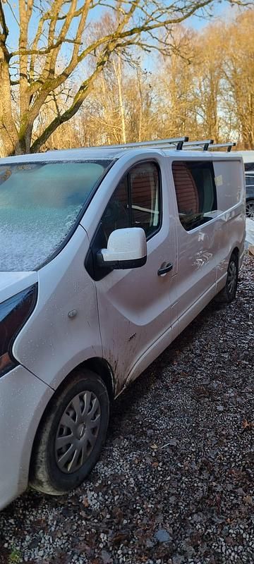 Begagnad Opel Vivaro 140 HK (102 kW) 2016 Minibuss