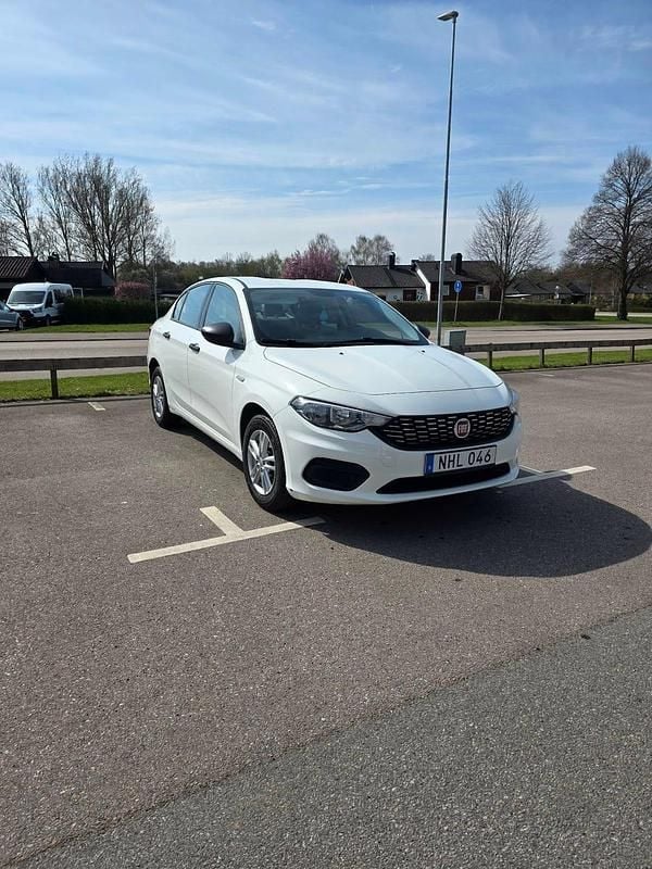 Begagnad Fiat Tipo 95 HK (69 kW) 2016 Sedan