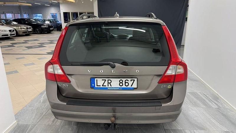 Begagnad Volvo V70 Momentum 116 HK (85 kW) 2011 Grå Kombi