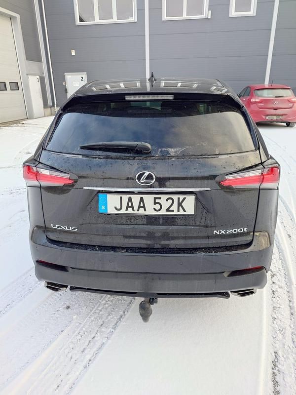 Begagnad Lexus NX200t Sport Line 238 HK (175 kW) 2018 SUV
