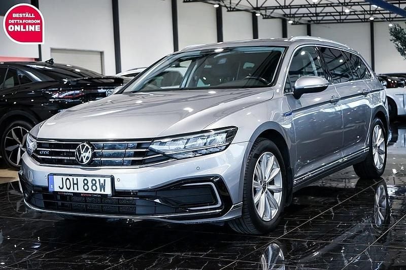 Silver Begagnad 2020 VW Passat GTE Kombi | 199 500 kr (Marknadspris) - Bild 1/4
