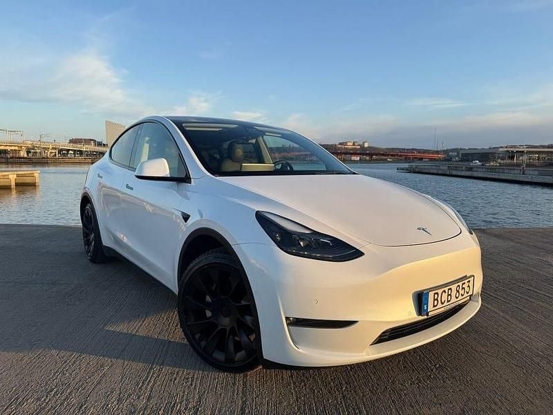 Vit Begagnad 2021 Tesla Model Y Long Range AWD SUV | 294 900 kr (Marknadspris) - Bild 1/4