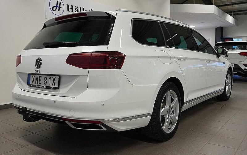 Begagnad VW Passat GTE 218 HK (160 kW) 2021 Vit