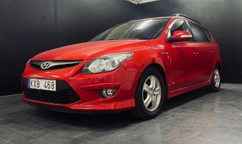Röd Begagnad 2011 Hyundai i30 Kombi | 49 900 kr (Dyr) - Bild 1/4