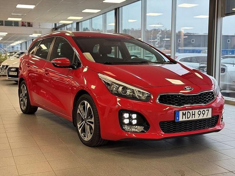 Röd Begagnad 2016 Kia Ceed Sportswagon Kombi | 139 900 kr (Marknadspris) - Bild 1/3