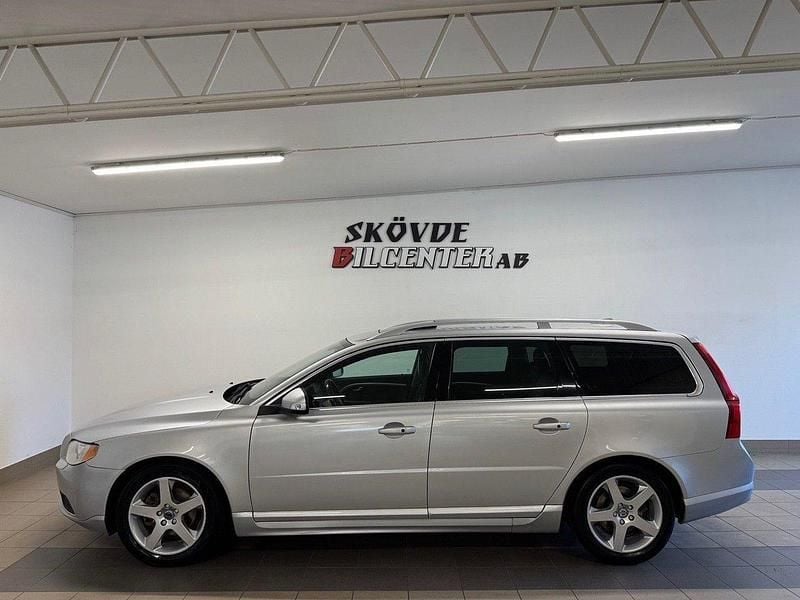 Ljusgrå Begagnad 2010 Volvo V70 Summum Kombi | 64 500 kr (Bra pris) - Bild 1/4