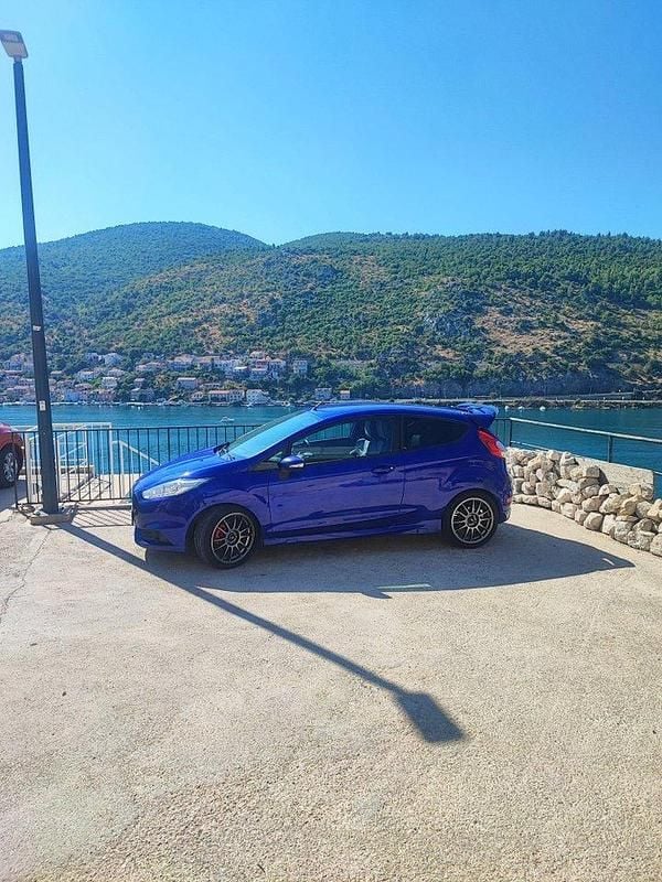 Begagnad 2016 Ford Fiesta ST Halvkombi | 70 000 kr - Bild 1/4