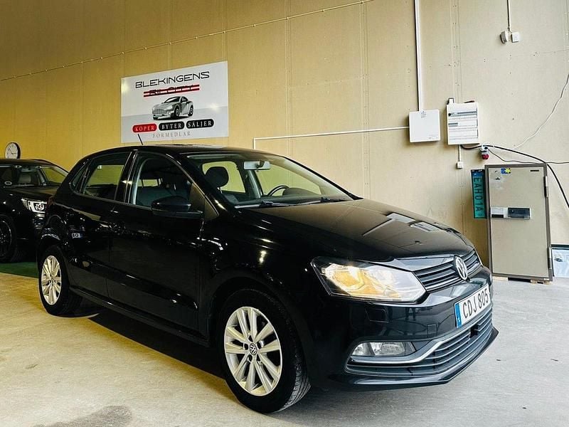 Svart Begagnad 2015 VW Polo Halvkombi | 69 900 kr (Marknadspris) - Bild 1/4