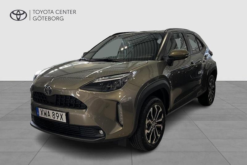 Grön Begagnad 2024 Toyota Yaris Cross Active SUV | 319 900 kr (Marknadspris) - Bild 1/3