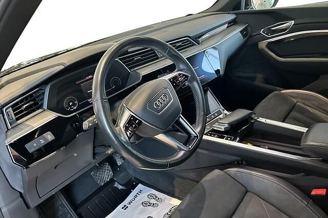 Begagnad Audi Q8 Sportback e-tron Proline 250 kW (340 HK) 2023 Mytsvart metallic SUV