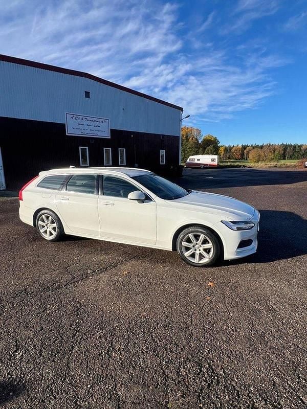 Svart Begagnad 2019 Volvo V90 Momentum Kombi | 129 000 kr (Marknadspris) - Bild 1/4