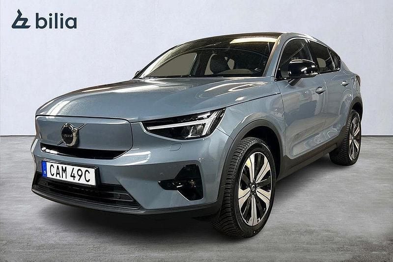 Grå Begagnad 2022 Volvo EC40 Plus SUV | 389 900 kr (Marknadspris) - Bild 1/3