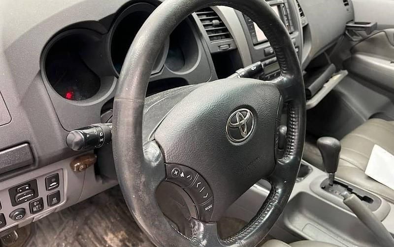 Begagnad Toyota HiLux 171 HK (125 kW) 2011 Svart Pickup