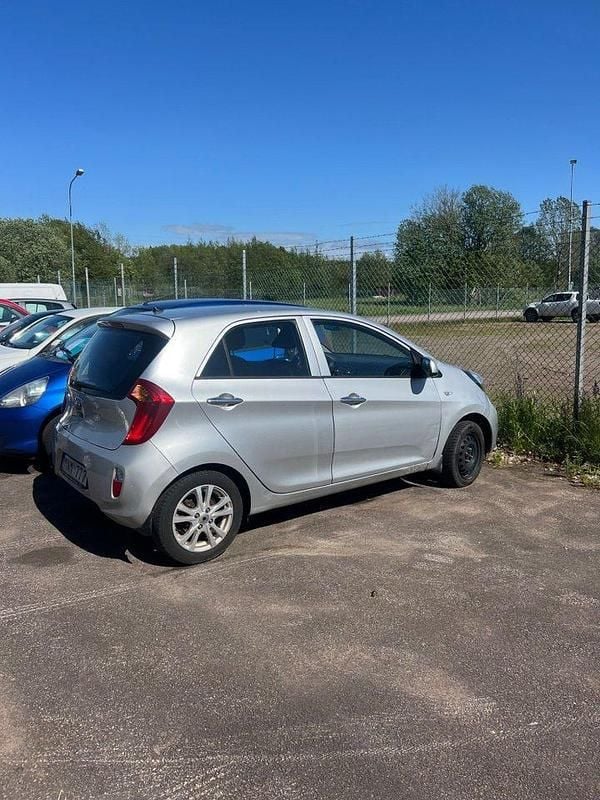 Grå Begagnad 2012 Kia Picanto 2 Halvkombi | 19 900 kr (Superpris) - Bild 1/4