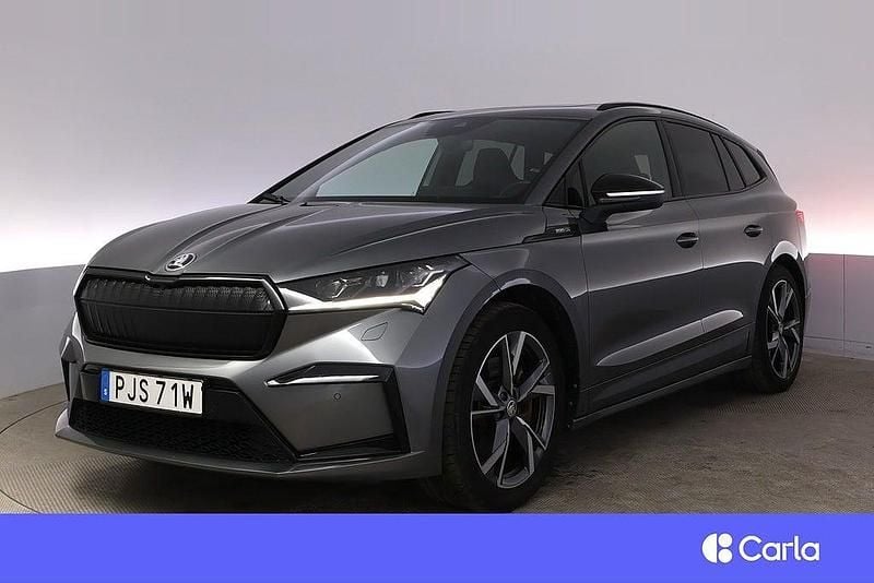 Grå Begagnad 2023 Skoda Enyaq iV SportLine SUV | 421 900 kr (Lite dyr) - Bild 1/3
