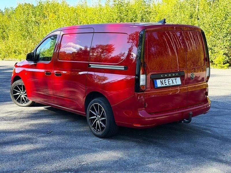 Begagnad VW Caddy Maxi 123 HK (90 kW) 2023 Röd Minibuss