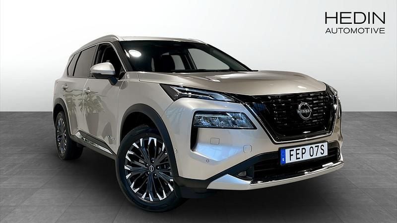 Guld Ny 2025 Nissan X-Trail Tekna SUV | 479 900 kr - Bild 1/4