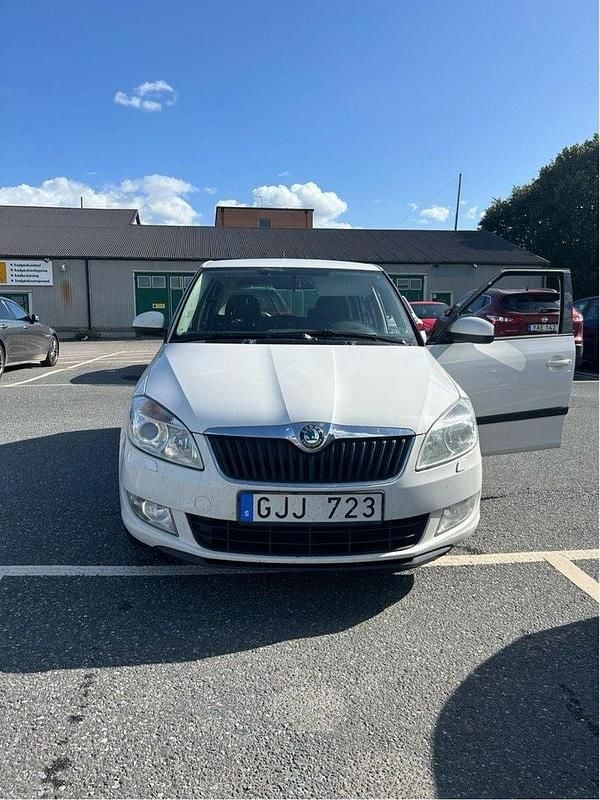 Vit Begagnad 2012 Skoda Fabia Elegance Kombi | 18 000 kr (Bra pris) - Bild 1/4