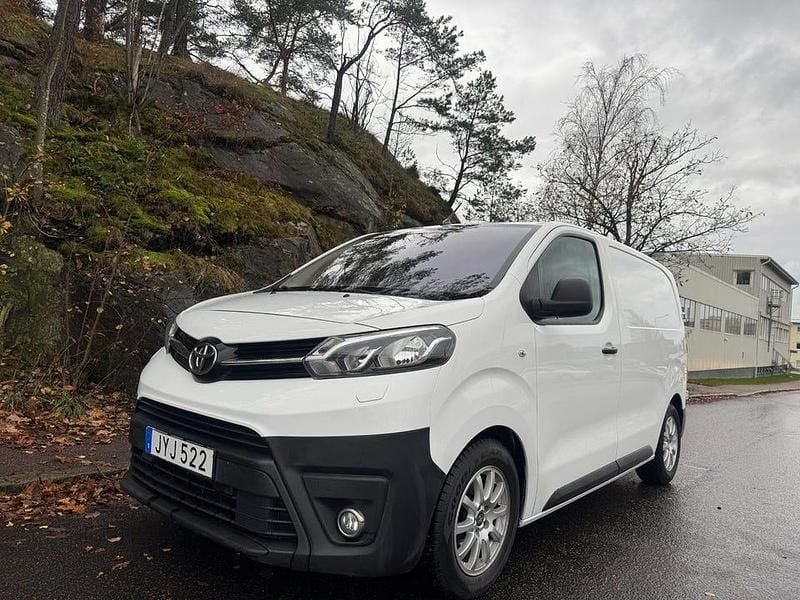 Vit Begagnad 2019 Toyota Proace Minibuss | 119 900 kr (Superpris) - Bild 1/4