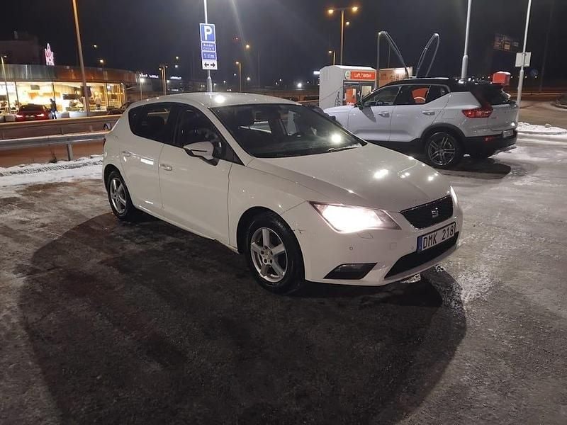 Begagnad 2013 Seat Leon Halvkombi | 50 000 kr (Marknadspris) - Bild 1/4