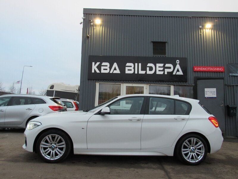 Vit Begagnad 2015 BMW 116 M Sport Halvkombi | 139 900 kr (Marknadspris) - Bild 1/4