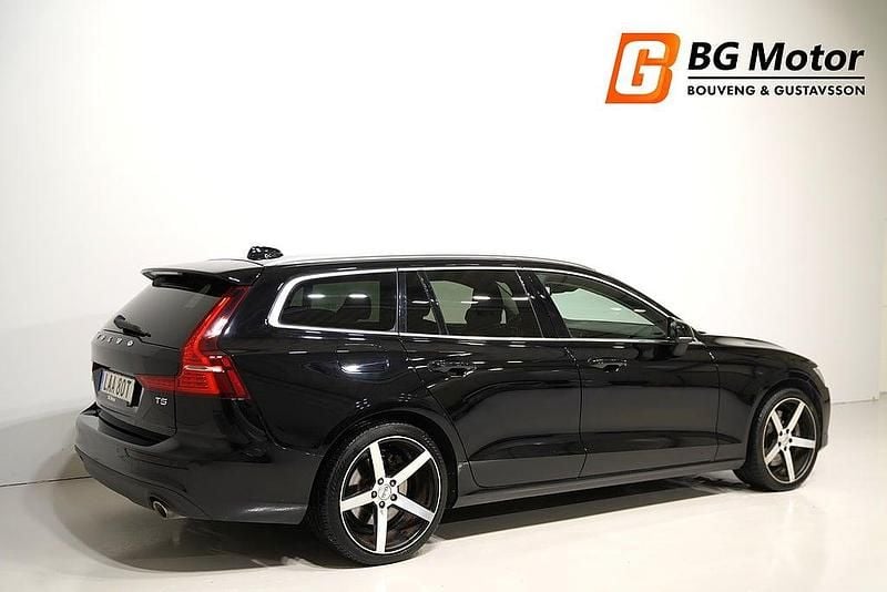 Begagnad Volvo V60 Momentum 250 HK (183 kW) 2019 Svart Kombi