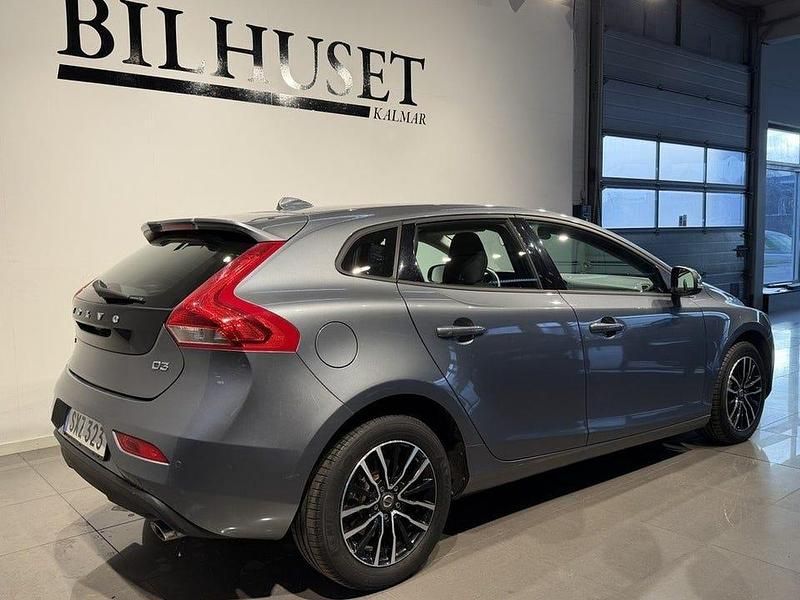 Begagnad Volvo V40 Momentum 150 HK (110 kW) 2016 Grå Halvkombi